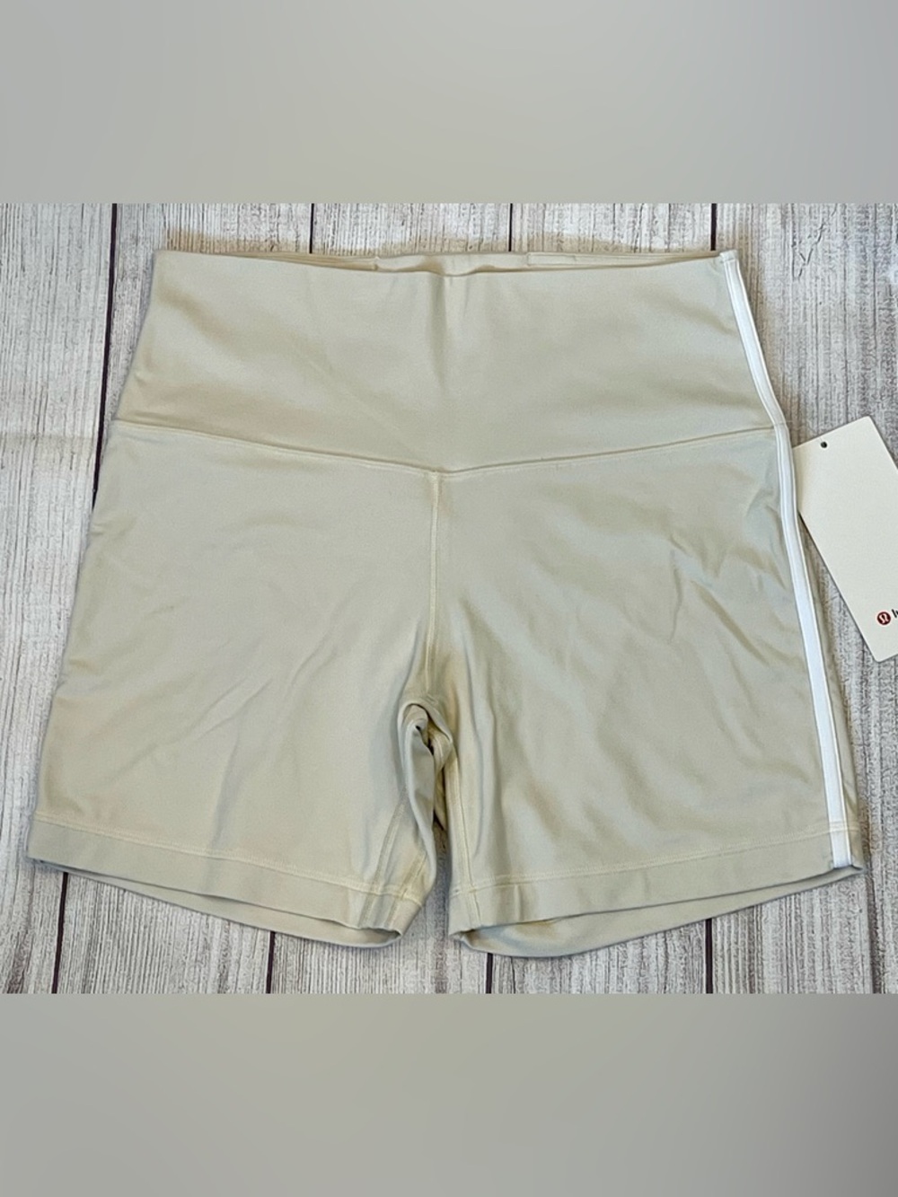 NWT Lululemon Align High-Rise Side-Stripe Short 6" Light Ivory/White | Size 10